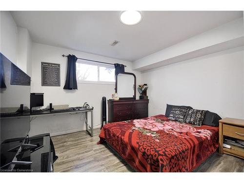 37 Autumn Road, Brantford, ON - Indoor Photo Showing Bedroom