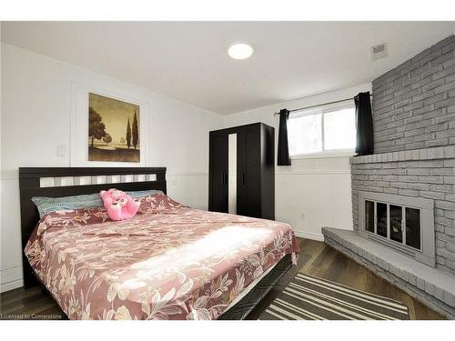 37 Autumn Road, Brantford, ON - Indoor Photo Showing Bedroom