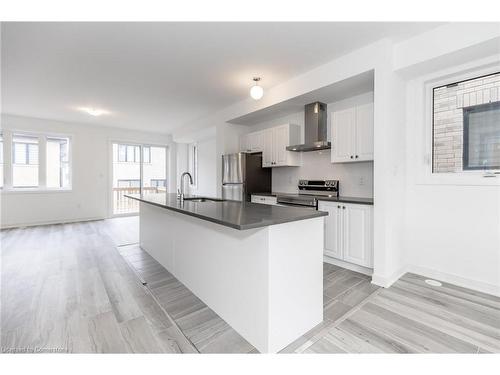 61 Red Maple Lane, Barrie, ON - Indoor Photo Showing Kitchen With Upgraded Kitchen