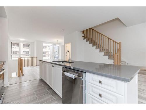 61 Red Maple Lane, Barrie, ON - Indoor Photo Showing Kitchen