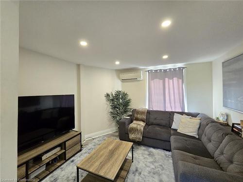 2-18 Ewing Street, Georgetown, ON - Indoor Photo Showing Living Room