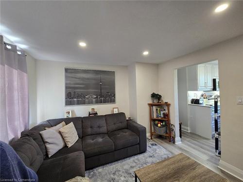 2-18 Ewing Street, Georgetown, ON - Indoor Photo Showing Living Room