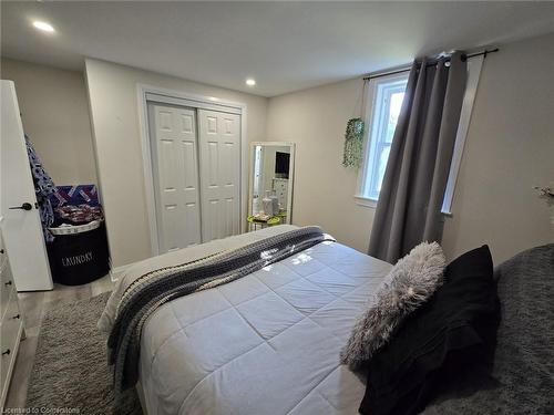 2-18 Ewing Street, Georgetown, ON - Indoor Photo Showing Bedroom