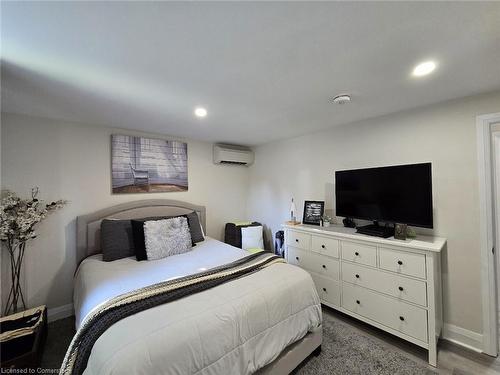 2-18 Ewing Street, Georgetown, ON - Indoor Photo Showing Bedroom