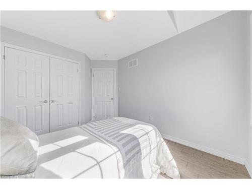 4-740 Linden Drive, Cambridge, ON - Indoor Photo Showing Bedroom