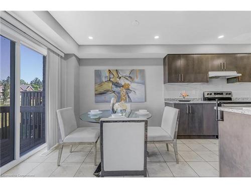 4-740 Linden Drive, Cambridge, ON - Indoor Photo Showing Kitchen