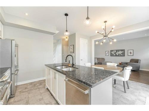 2 Hackett Street, East Gwillimbury, ON - Indoor Photo Showing Kitchen With Double Sink With Upgraded Kitchen