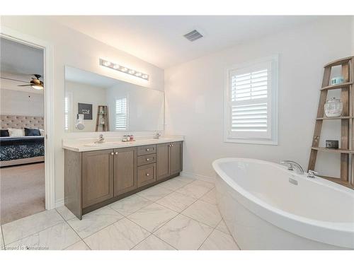 2 Hackett Street, East Gwillimbury, ON - Indoor Photo Showing Bathroom