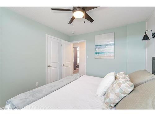 2 Hackett Street, East Gwillimbury, ON - Indoor Photo Showing Bedroom