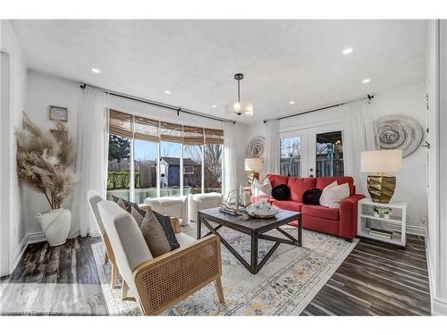 53 Winding Way, Brantford, ON - Indoor Photo Showing Living Room