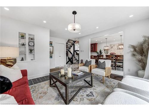 53 Winding Way, Brantford, ON - Indoor Photo Showing Living Room