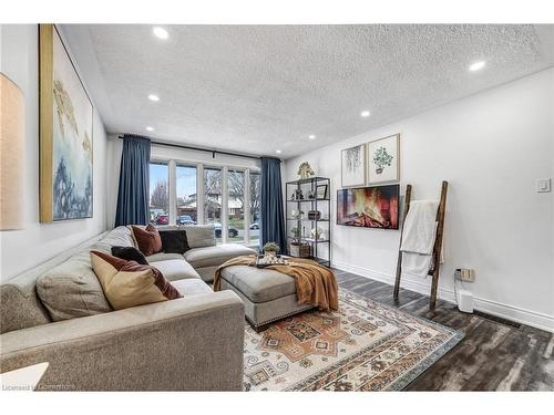 53 Winding Way, Brantford, ON - Indoor Photo Showing Living Room