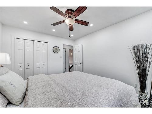 53 Winding Way, Brantford, ON - Indoor Photo Showing Bedroom