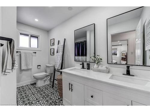 53 Winding Way, Brantford, ON - Indoor Photo Showing Bathroom