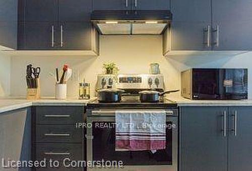 82 Hawick Crescent, Haldimand, ON - Indoor Photo Showing Kitchen