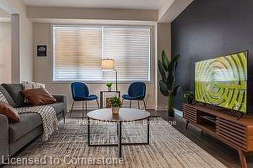 82 Hawick Crescent, Haldimand, ON - Indoor Photo Showing Living Room