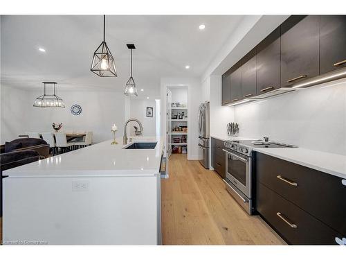 3314 David Milne Way, London, ON - Indoor Photo Showing Kitchen With Upgraded Kitchen