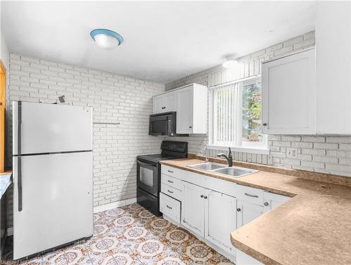 17 Maplestone Avenue, Sarnia, ON - Indoor Photo Showing Kitchen With Double Sink