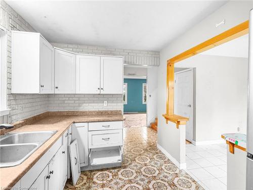 17 Maplestone Avenue, Sarnia, ON - Indoor Photo Showing Kitchen With Double Sink