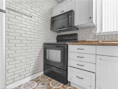 17 Maplestone Avenue, Sarnia, ON - Indoor Photo Showing Kitchen