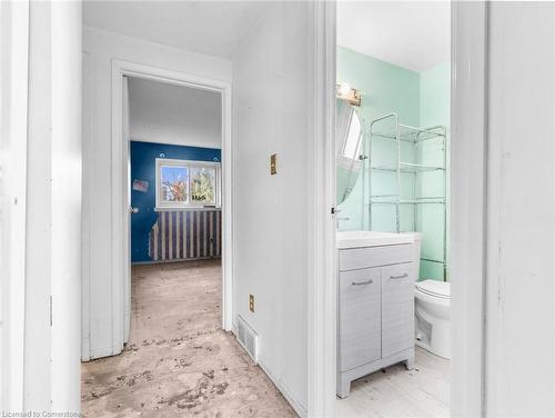 17 Maplestone Avenue, Sarnia, ON - Indoor Photo Showing Bathroom