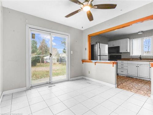 17 Maplestone Avenue, Sarnia, ON - Indoor Photo Showing Kitchen