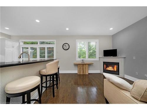 19-8038 Yonge Street, Thornhill, ON - Indoor Photo Showing Living Room With Fireplace