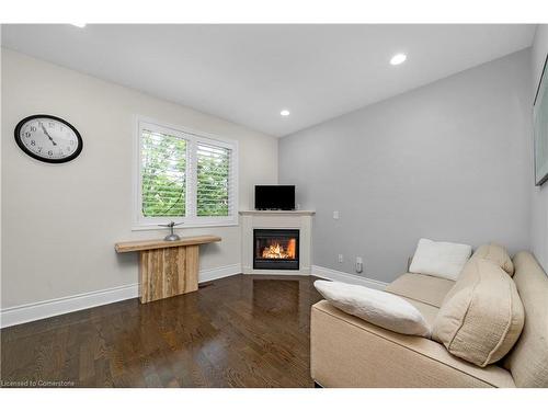 19-8038 Yonge Street, Thornhill, ON - Indoor Photo Showing Living Room With Fireplace