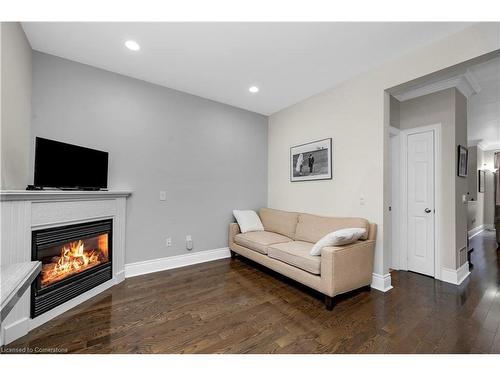 19-8038 Yonge Street, Thornhill, ON - Indoor Photo Showing Living Room With Fireplace