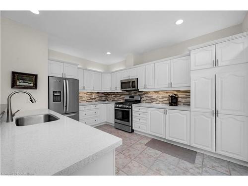 19-8038 Yonge Street, Thornhill, ON - Indoor Photo Showing Kitchen