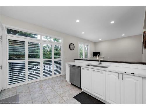 19-8038 Yonge Street, Thornhill, ON - Indoor Photo Showing Kitchen