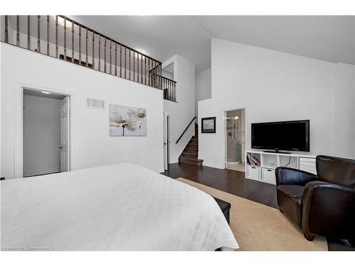 19-8038 Yonge Street, Thornhill, ON - Indoor Photo Showing Bedroom