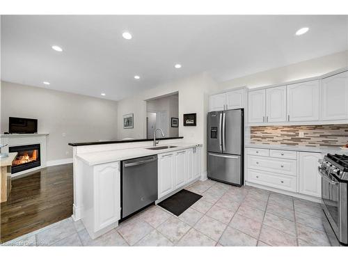 19-8038 Yonge Street, Thornhill, ON - Indoor Photo Showing Kitchen