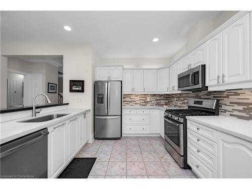 19-8038 Yonge Street, Thornhill, ON - Indoor Photo Showing Kitchen With Upgraded Kitchen