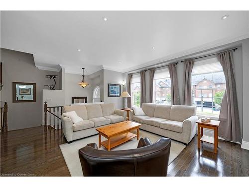 19-8038 Yonge Street, Thornhill, ON - Indoor Photo Showing Living Room