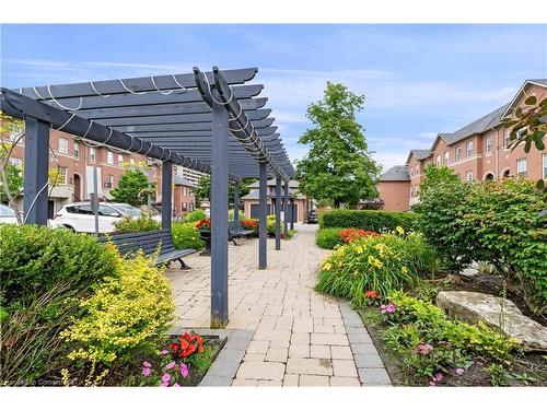 19-8038 Yonge Street, Thornhill, ON - Outdoor