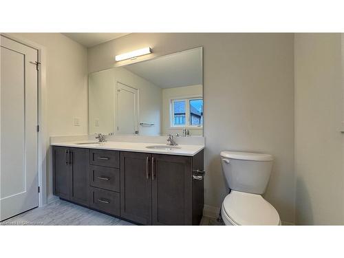 28 Sagewood Drive, Hamilton, ON - Indoor Photo Showing Bathroom