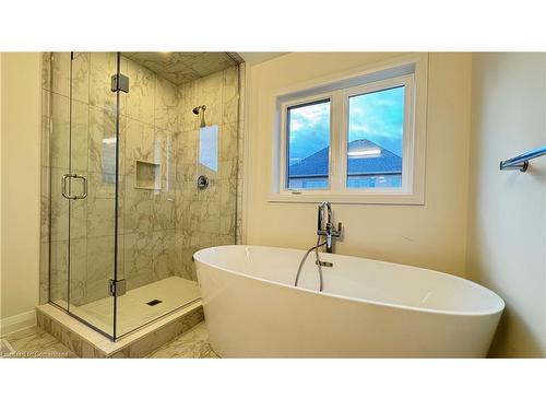 28 Sagewood Drive, Hamilton, ON - Indoor Photo Showing Bathroom