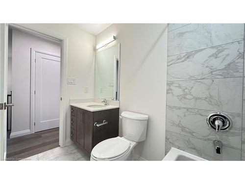 28 Sagewood Drive, Hamilton, ON - Indoor Photo Showing Bathroom