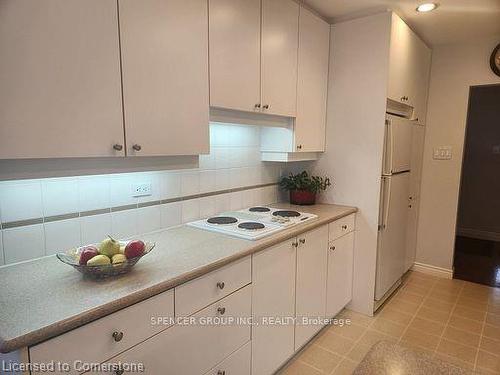 1856 Briarcrook Crescent, Mississauga, ON - Indoor Photo Showing Kitchen