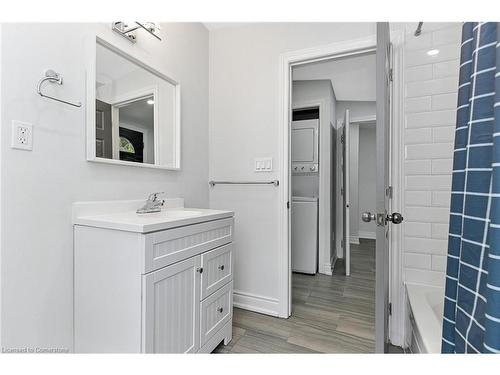 Upper-54 Craigmiller Avenue, Hamilton, ON - Indoor Photo Showing Bathroom