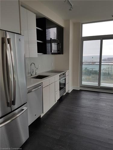 2503-33 Shore Breeze Drive, Toronto, ON - Indoor Photo Showing Kitchen