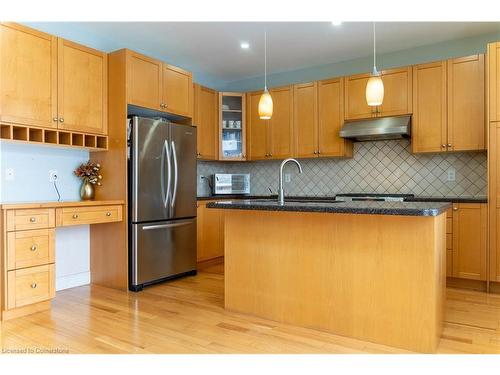 584 Pinery Trail, Waterloo, ON - Indoor Photo Showing Kitchen