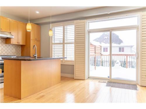 584 Pinery Trail, Waterloo, ON - Indoor Photo Showing Kitchen