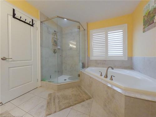 584 Pinery Trail, Waterloo, ON - Indoor Photo Showing Bathroom