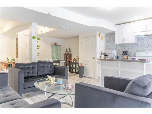 584 Pinery Trail, Waterloo, ON - Indoor Photo Showing Living Room