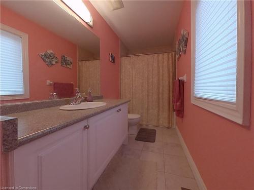 584 Pinery Trail, Waterloo, ON - Indoor Photo Showing Bathroom