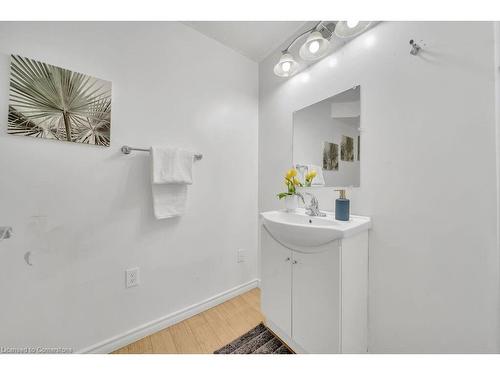 248 Activa Avenue N, Kitchener, ON - Indoor Photo Showing Bathroom