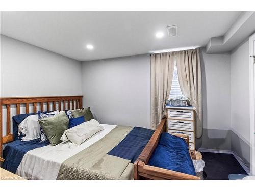 136 Brantdale Avenue, Hamilton, ON - Indoor Photo Showing Bedroom