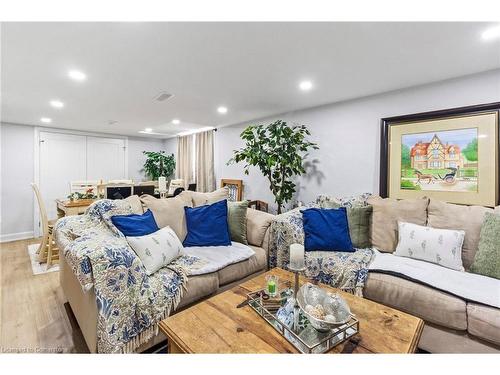 136 Brantdale Avenue, Hamilton, ON - Indoor Photo Showing Living Room